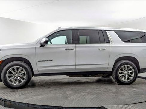 Used 2023 Chevrolet Suburban Premier image 3