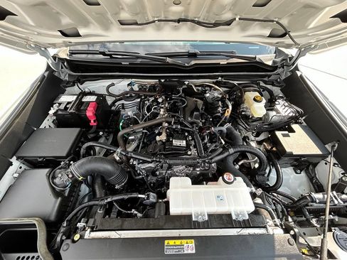 Used 2025 Toyota Tacoma SR5 AWD/4WD image 32