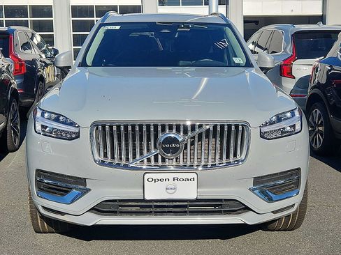 Used 2025 Volvo XC90 T8 Plus w/ Protection Package Premier AWD/4WD image 2