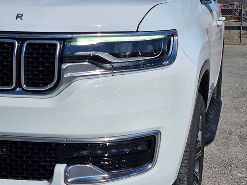 Used 2024 Jeep Wagoneer Series II w/ Flexible Seating Group image 11