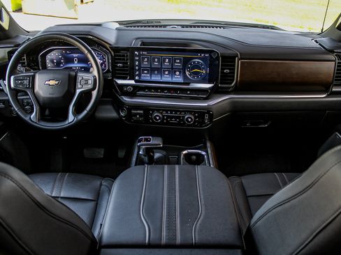 Used 2024 Chevrolet Silverado 1500 High Country w/ Technology Package AWD/4WD image 23