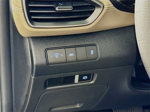 Used 2022 Hyundai Santa Fe SEL w/ Winter Weather Package image 13