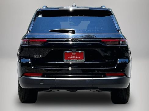 Used 2025 Jeep Grand Cherokee Limited w/ Black Appearance Package RWD image 6