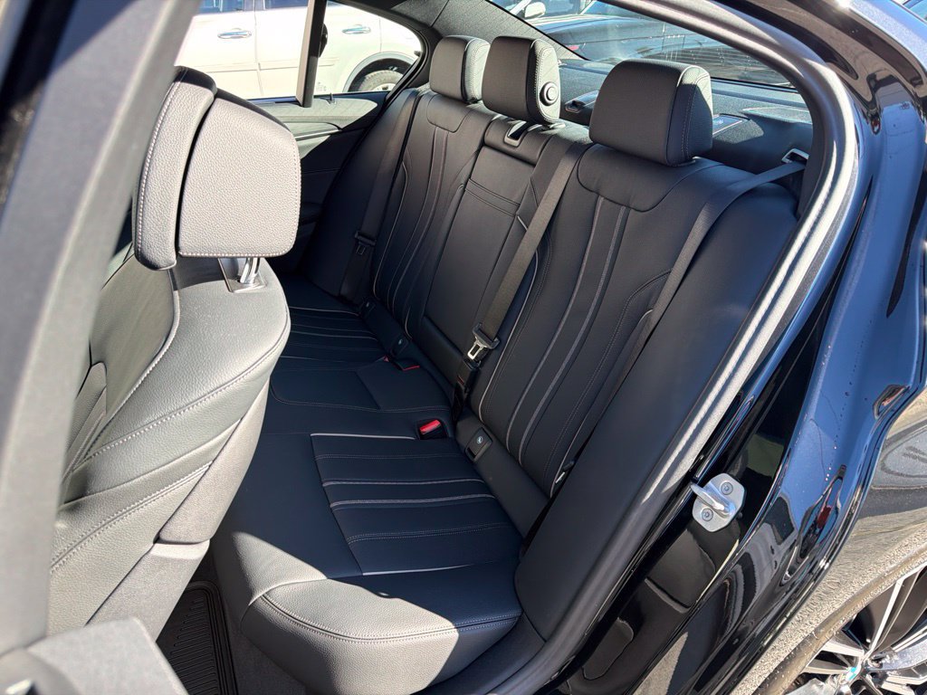 Used 2023 BMW M550i xDrive w/ Executive Package AWD/4WD image 21