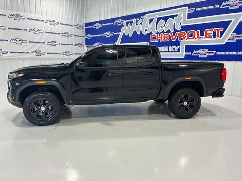 Used 2024 GMC Canyon Elevation w/ Elevation Premium Package AWD/4WD image 3