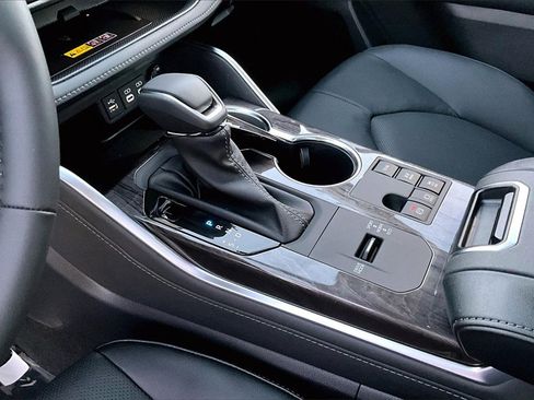 New 2026 Toyota Highlander Limited image 8