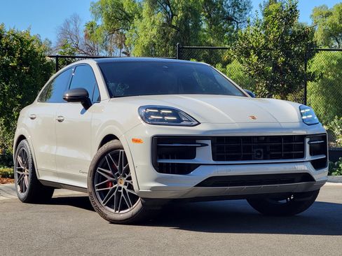 Certified 2024 Porsche Cayenne S AWD/4WD image 9