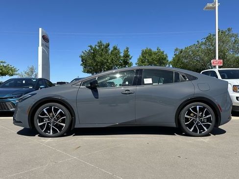 New 2026 Toyota Prius Plug-In Hybrid FWD image 2