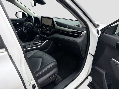 Used 2023 Toyota Highlander XLE image 15