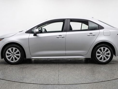 Used 2025 Toyota Corolla LE FWD image 5