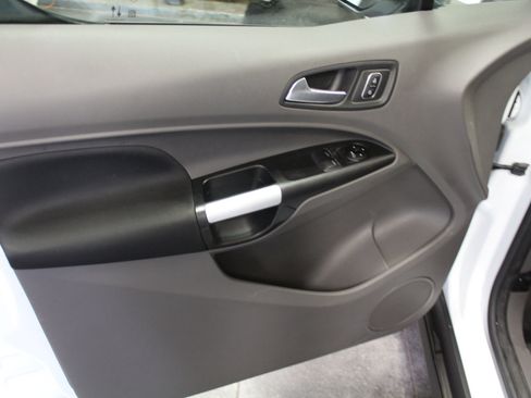 Used 2023 Ford Transit Connect XLT image 18