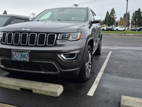 Used 2018 Jeep Grand Cherokee Limited image 3