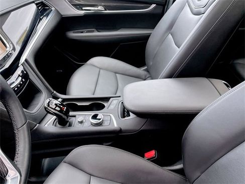 Used 2024 Cadillac XT6 Sport image 21