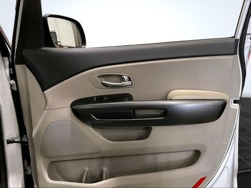 Used 2019 Kia Sedona LX FWD image 24