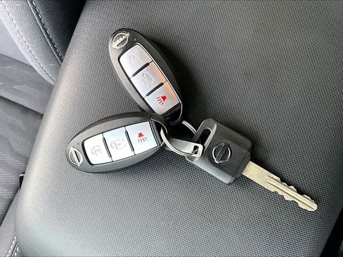 Used 2022 Nissan Frontier SV w/ Technology Package image 34