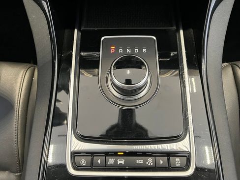 Used 2018 Jaguar XE Premium AWD/4WD image 38
