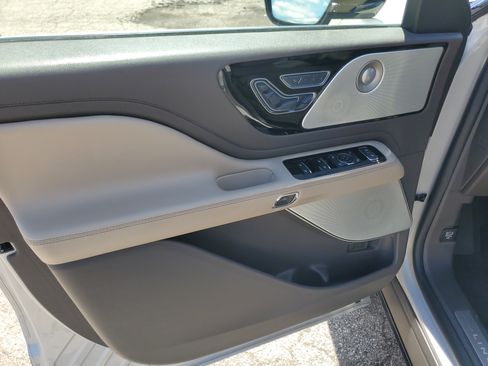 Used 2021 Lincoln Aviator Reserve w/ Equipment Group 202A AWD/4WD image 10
