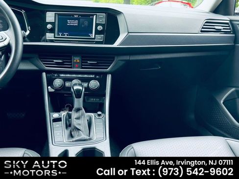 Used 2024 Volkswagen Jetta SE FWD image 10