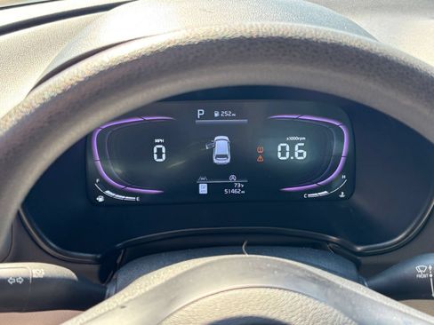 Used 2025 Kia Soul LX w/ LX Technology Package FWD image 37