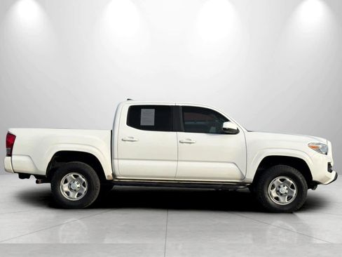 Used 2019 Toyota Tacoma SR w/ SR Convenience Package image 8