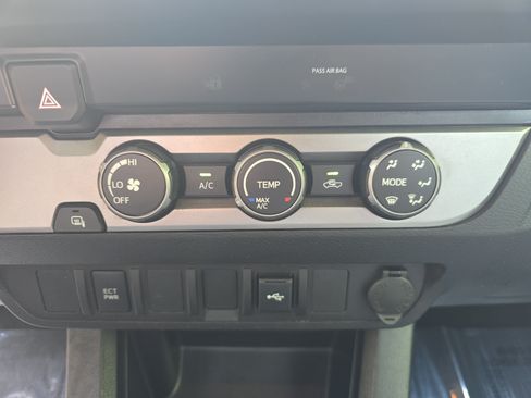Used 2020 Toyota Tacoma SR w/ SR Convenience Package RWD image 25