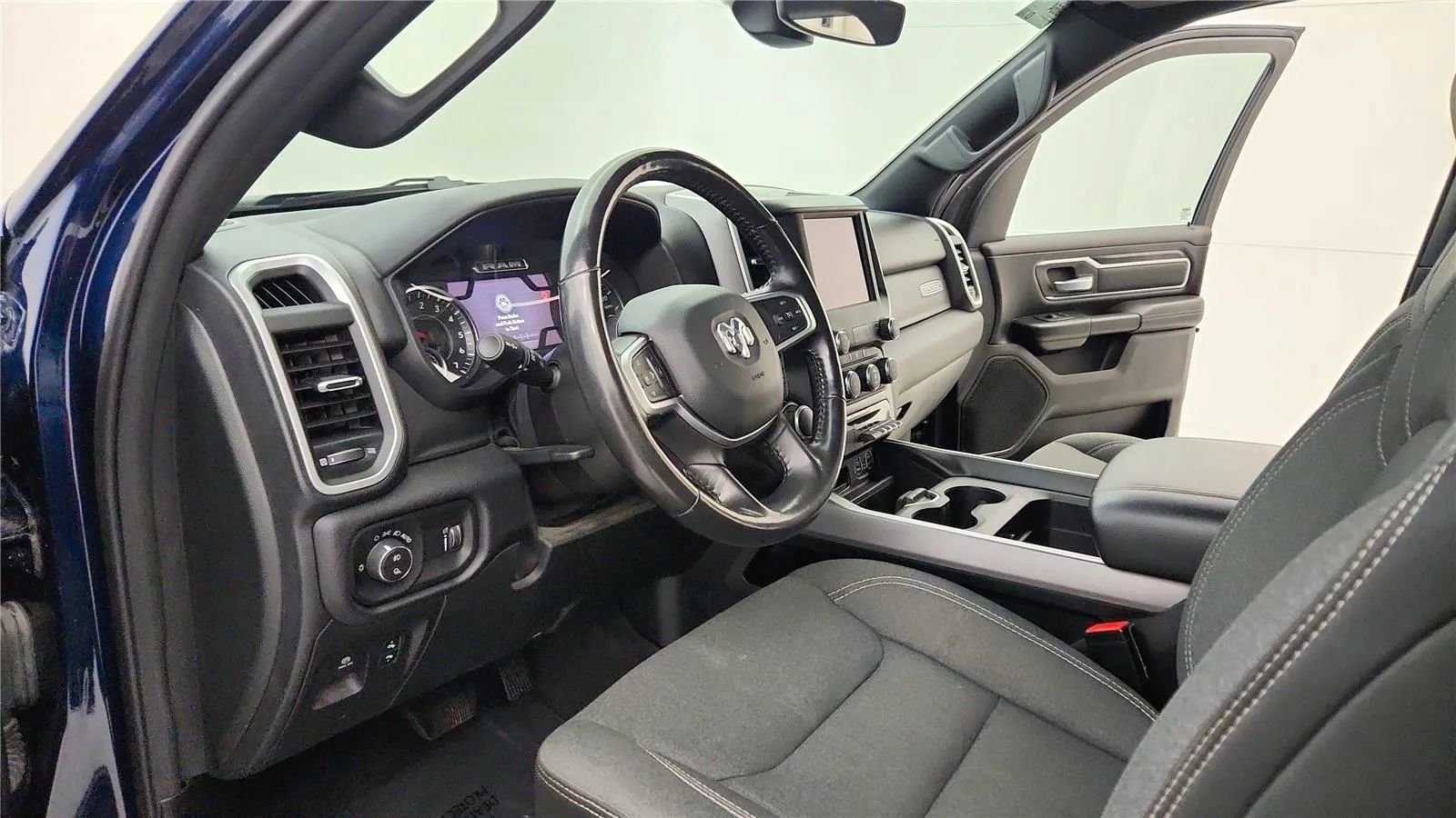 Used 2022 RAM 1500 Big Horn AWD/4WD image 23