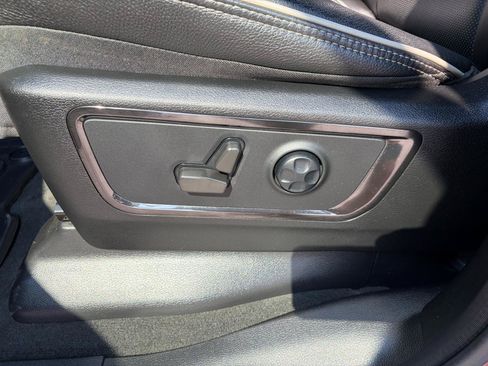 Used 2022 RAM 1500 Limited AWD/4WD image 11