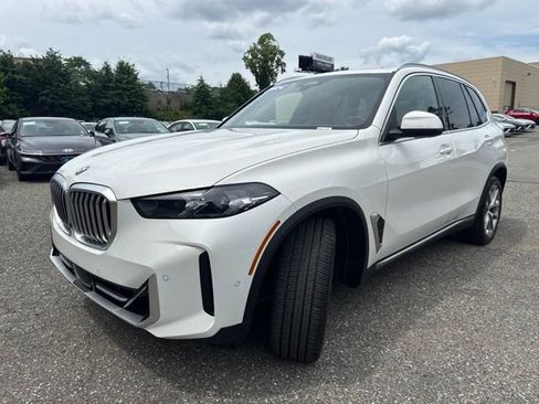 Used 2024 BMW X5 xDrive40i AWD/4WD image 3