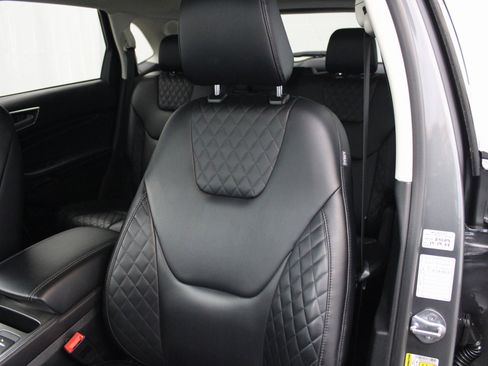 Used 2024 Ford Edge Titanium image 18