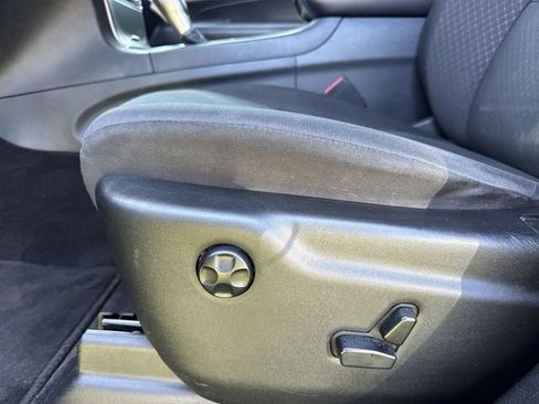 Used 2019 Jeep Grand Cherokee Laredo RWD image 12