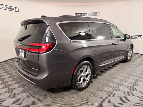 Used 2023 Chrysler Pacifica Limited FWD image 6
