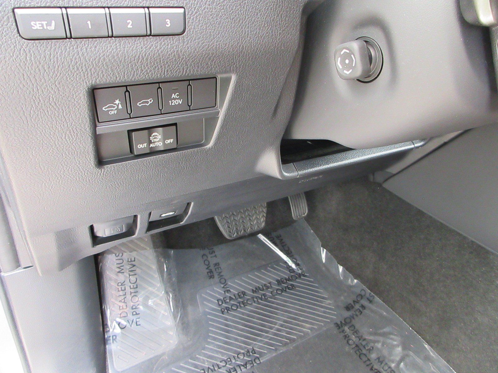 Used 2024 Lexus GX 550 w/ Accessory Package (31) AWD/4WD image 34
