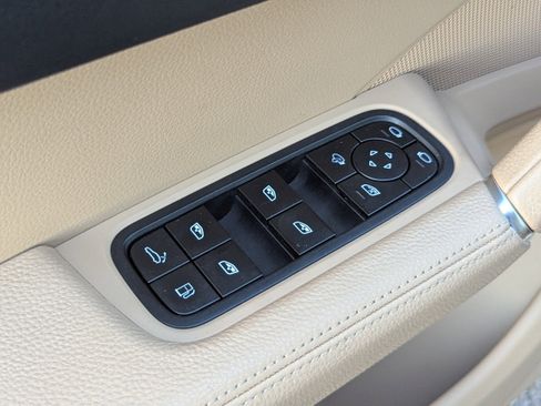 Certified 2022 Porsche Cayenne E-Hybrid image 22