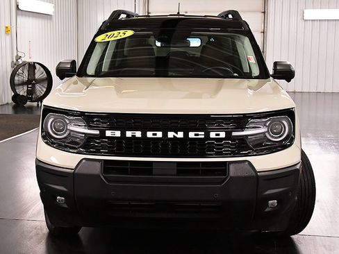 Used 2025 Ford Bronco Sport Outer Banks w/ Outer Banks Tech Package+ AWD/4WD image 2