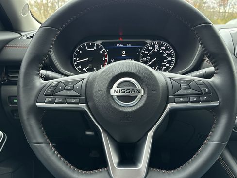 Used 2022 Nissan Sentra SR w/ SR Premium Package image 15