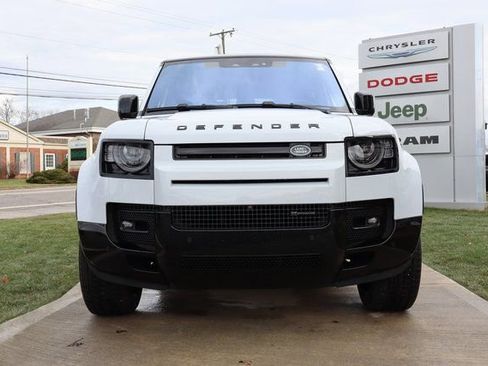 Used 2023 Land Rover Defender 130 X-Dynamic SE image 5