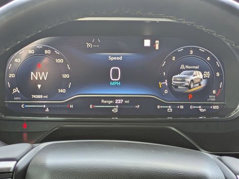 Used 2023 Chevrolet Suburban Z71 w/ Luxury Package image 20