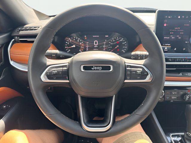 Certified 2025 Jeep Compass Limited w/ Mopar Graphics Package AWD/4WD image 17