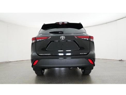 New 2026 Toyota Highlander XLE image 23