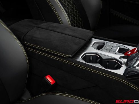 Used 2024 Lamborghini Urus Performante AWD/4WD image 37