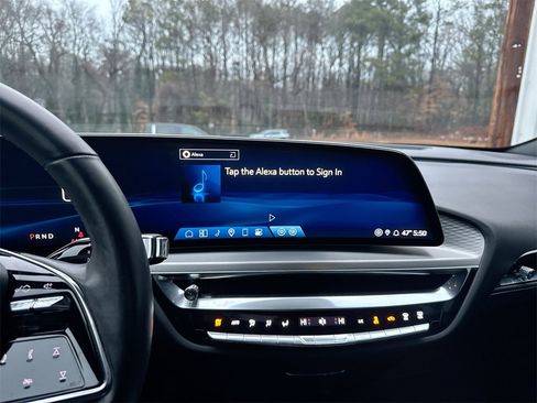 Used 2024 Cadillac Lyriq Luxury image 26