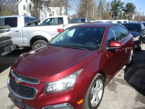 Used 2016 Chevrolet Cruze LT image 2