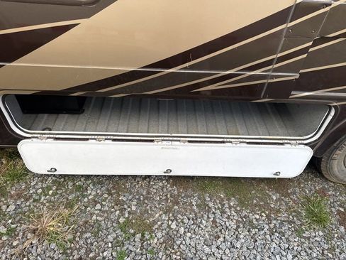 Used 2017 Ford E-450 and Econoline 450 Super Duty w/ Motorhome Prep Package image 18