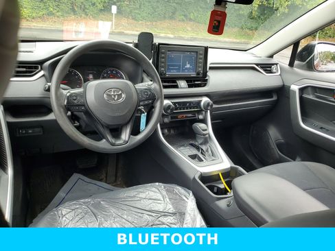 Used 2021 Toyota RAV4 LE image 11