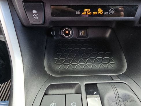 Used 2025 Toyota RAV4 XLE AWD/4WD image 19