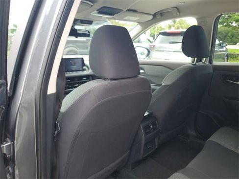 Used 2023 Nissan Rogue SV image 12