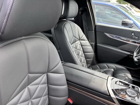 Used 2023 BMW 740i RWD image 34