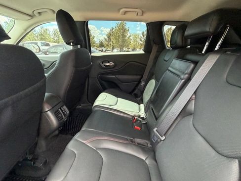 Used 2016 Jeep Cherokee Trailhawk w/ Comfort/Convenience Group AWD/4WD image 18