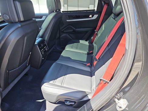 Certified 2025 Porsche Cayenne S AWD/4WD image 37
