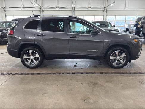 Used 2019 Jeep Cherokee Limited w/ Luxury Group image 4